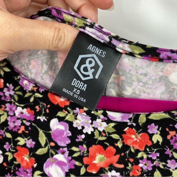 Agnes & Dora Women’s Purple Tone Floral Round Neck Short Sleeve Hi Lo Tee XS - Picture 3 of 3